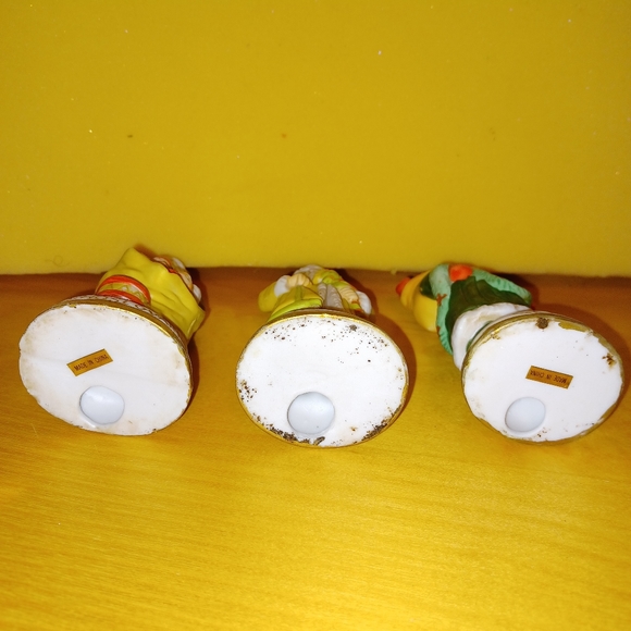 Heilig Meyers 6 Santa from around the world  collection (013123B) - Picture 7 of 16